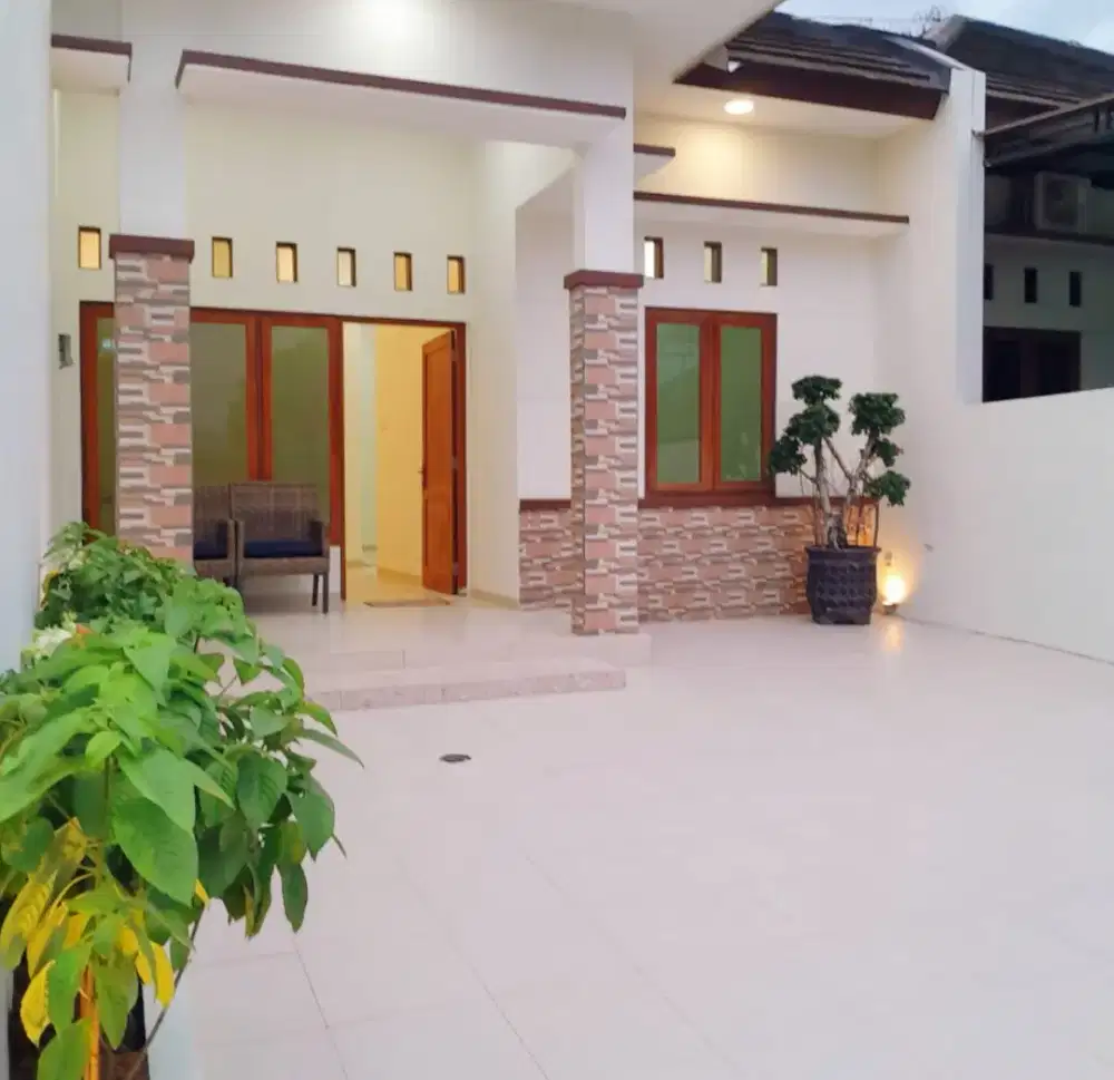 RUMAH SIAP HUNI MANYARAN DEKAT SWALAYAN ANEKA JAYA