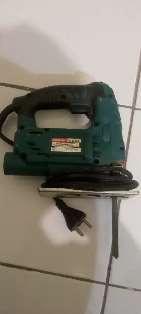 Mesin gergaji jigsaw