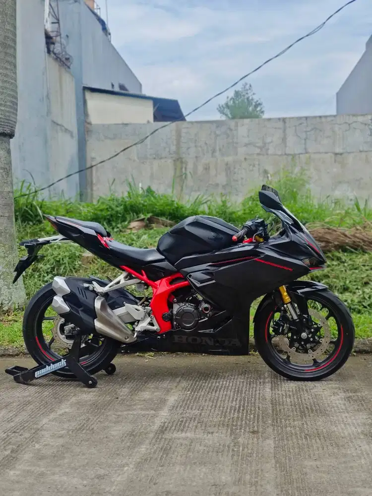 HONDA NEW CBR 250RR NON ABS HITAM 2023 KM 8K PAJAK PANJANG MULUS