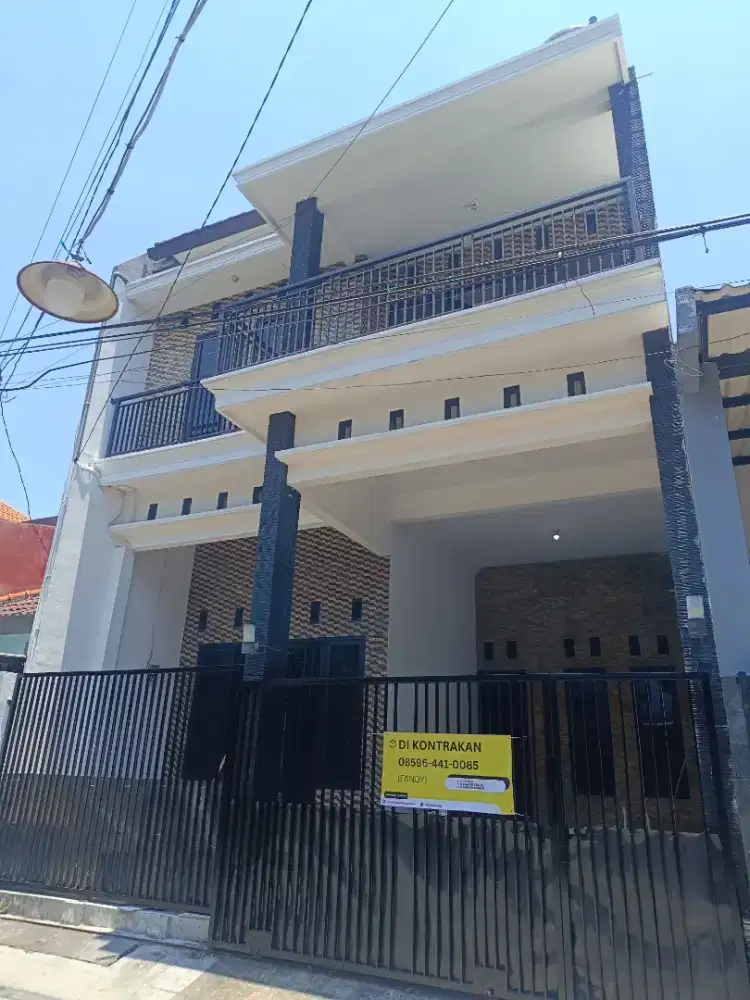 Di kontrakan rumah