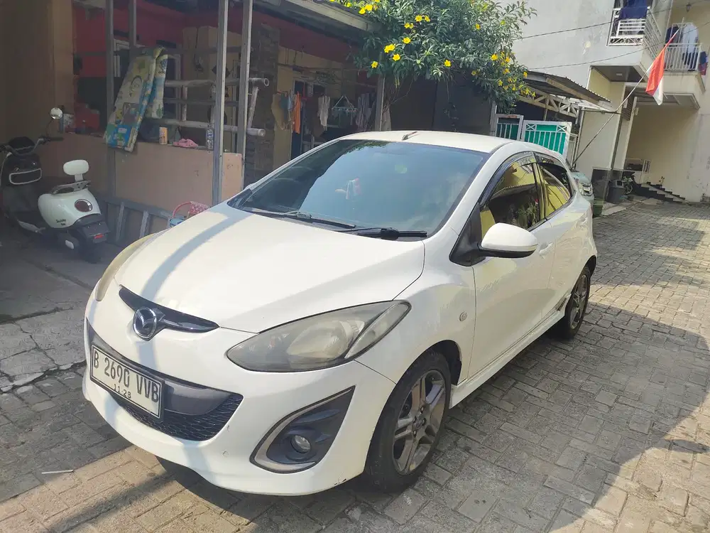 Mazda 2 2010 Bensin