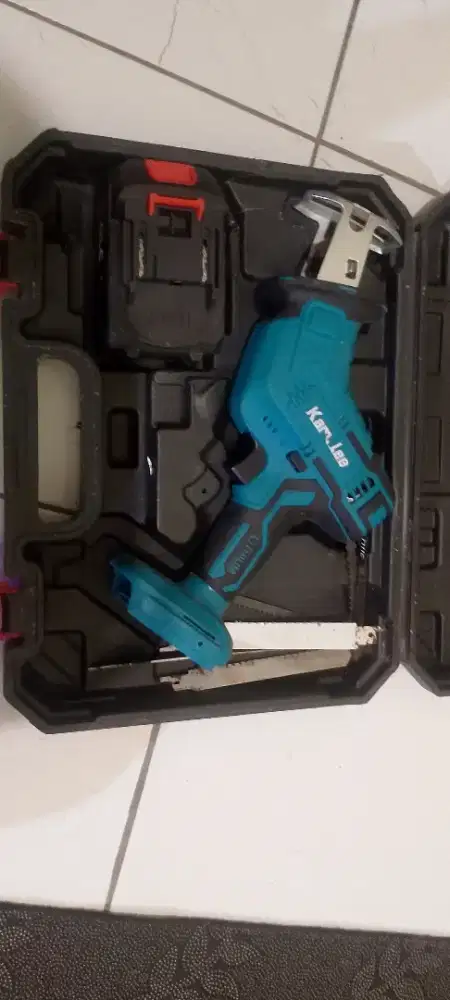 Gergaji cordless