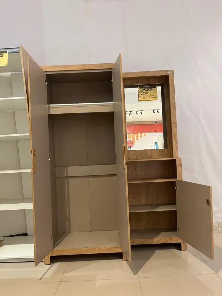 Lemari display selma