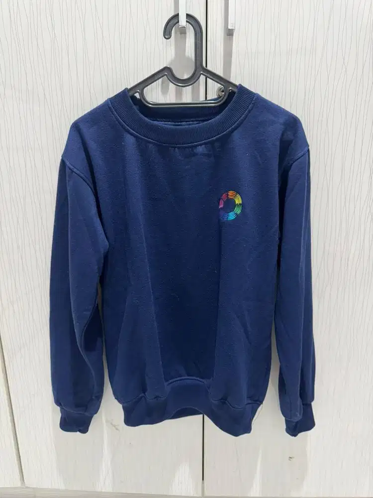 Sweater Biru Navy Lengan Panjang Size M-L