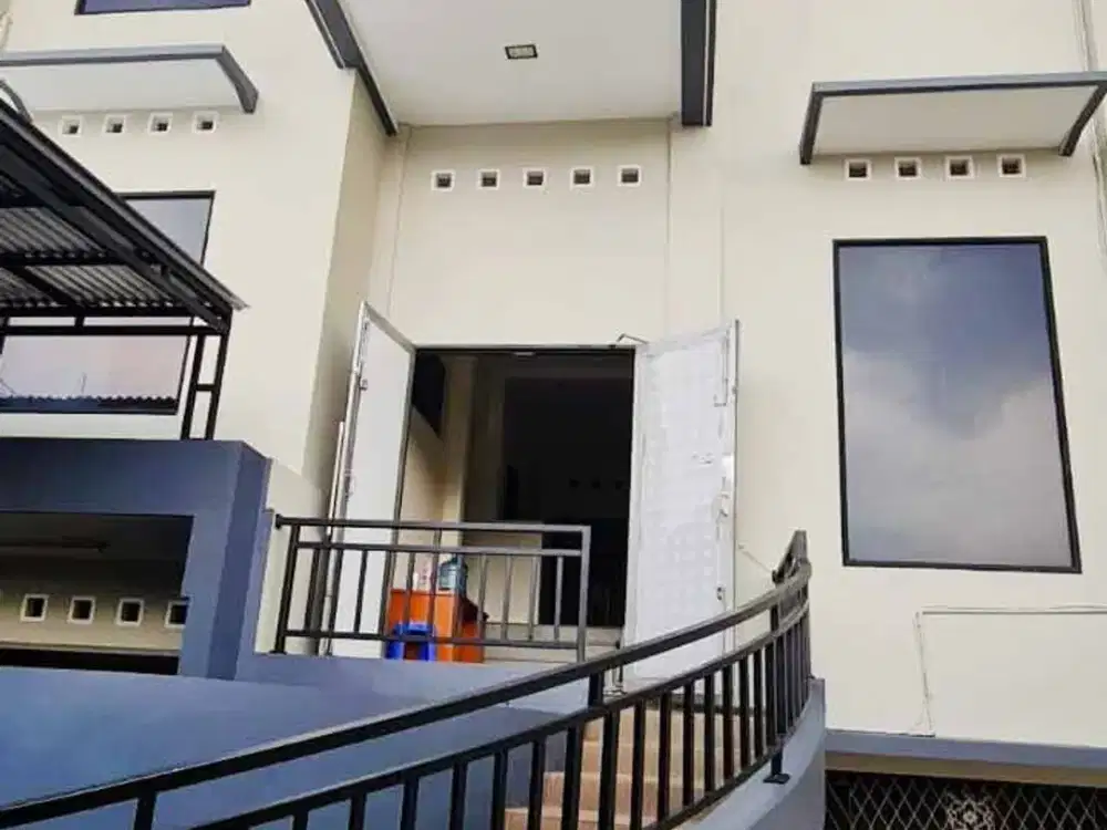 Rumah 3 Lantai 10x25m² di Meruya Utara Jakarta Barat, Bebas Banjir