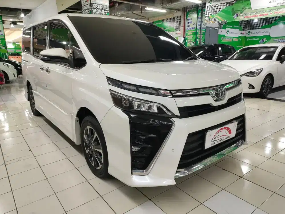 TOYOTA VOXY MATIC TH 2018