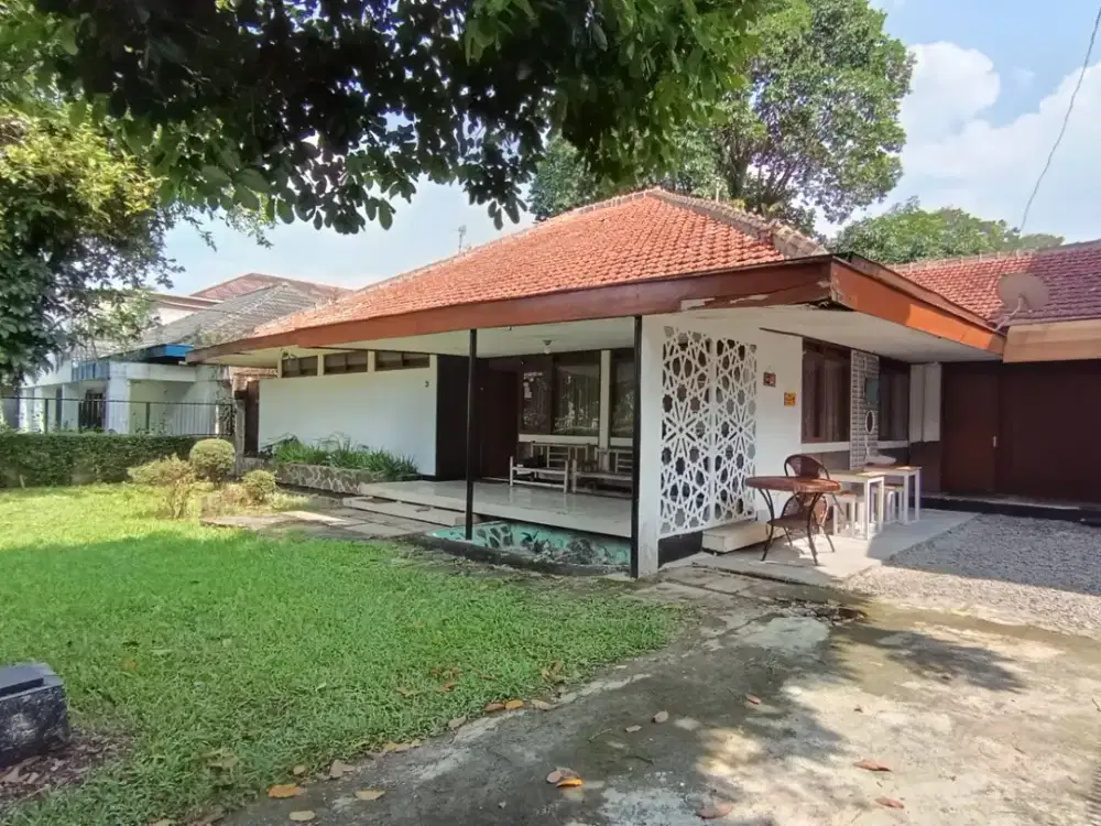 Dijual Cepat Rumah Lama Bisa Untuk Usaha di Cipaganti Bandung