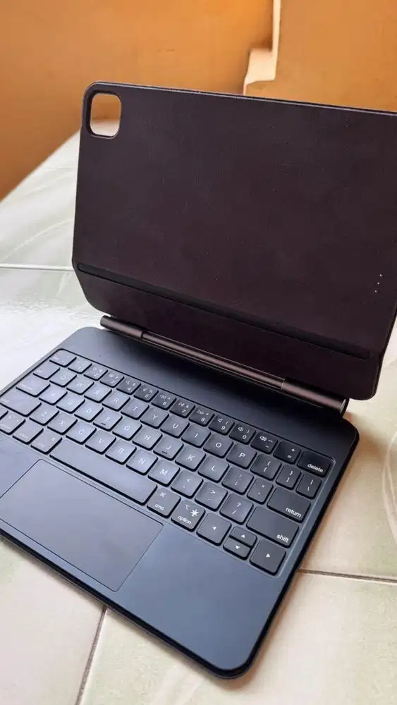 MAGIC KEYBOARD FOR IPAD