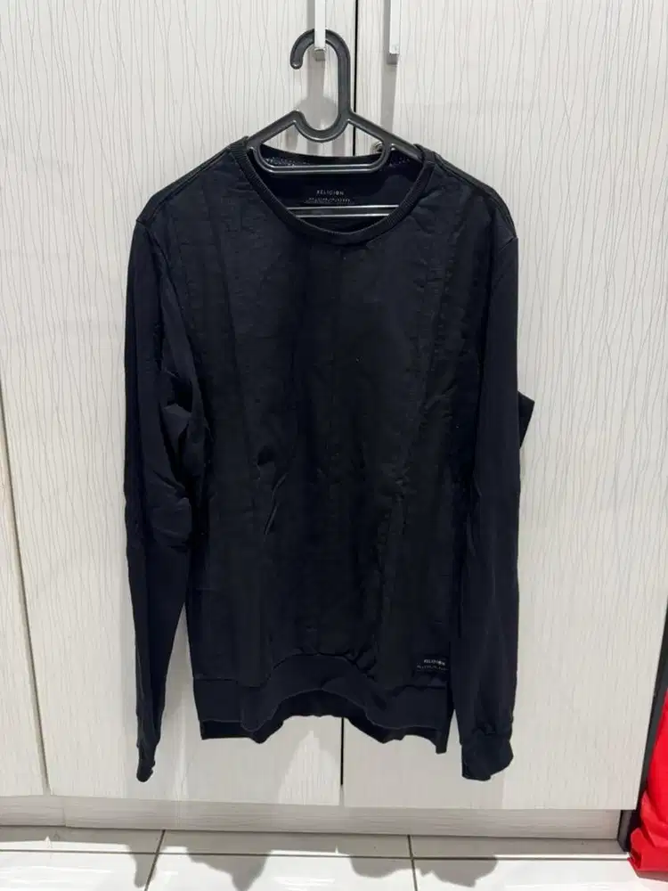 Kaos Lengan Panjang Pria Hitam Size M-L Merk Religion Bali