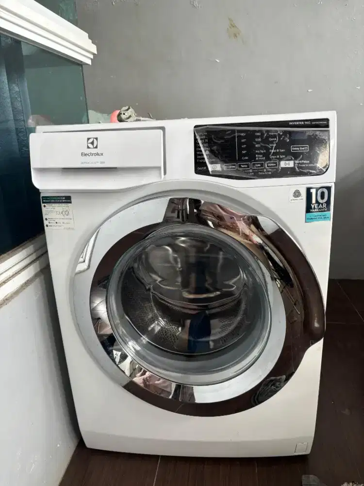 Mesin cuci electrolux front loading 9 kg mulus