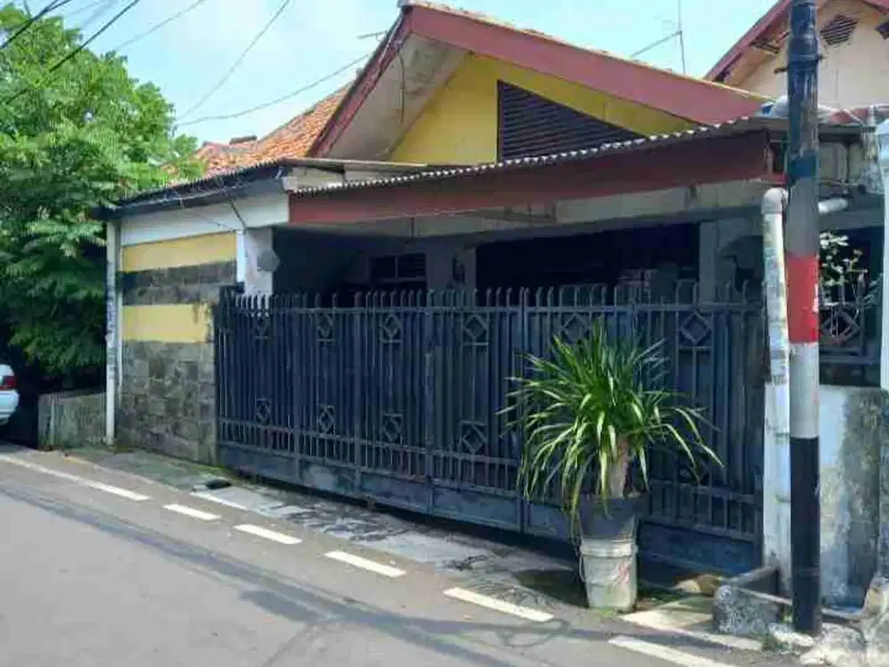 Rumah Lingkungan Asri Lt 160 cempaka putih jakarta pusat.