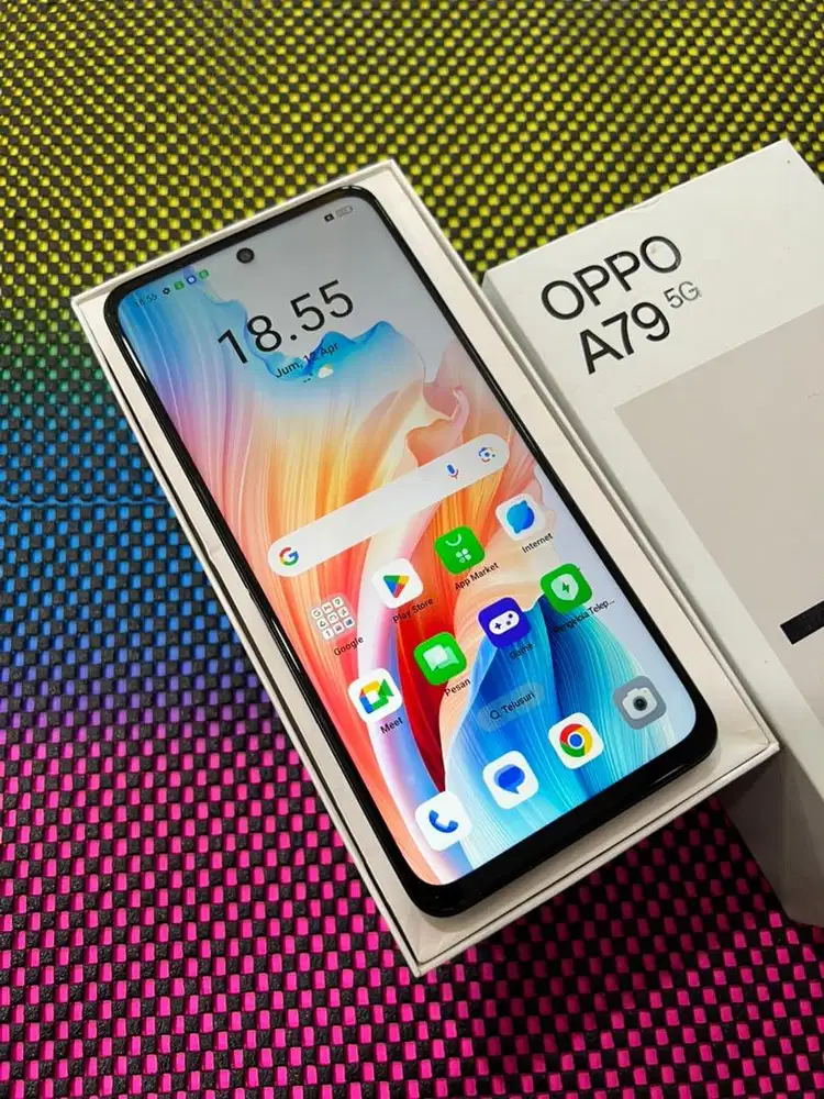 OPPO A79 5G 8/256 – Internet Ngebut, Memori Lega!