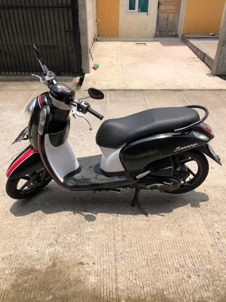 Jual scoopy 2016 warna hitam