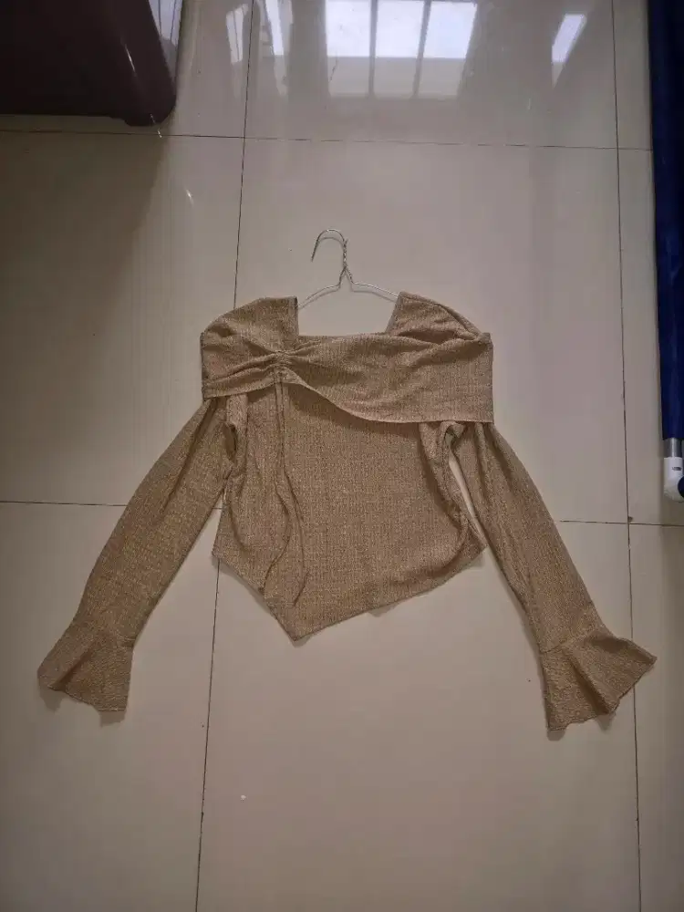 Atasan model Prancis