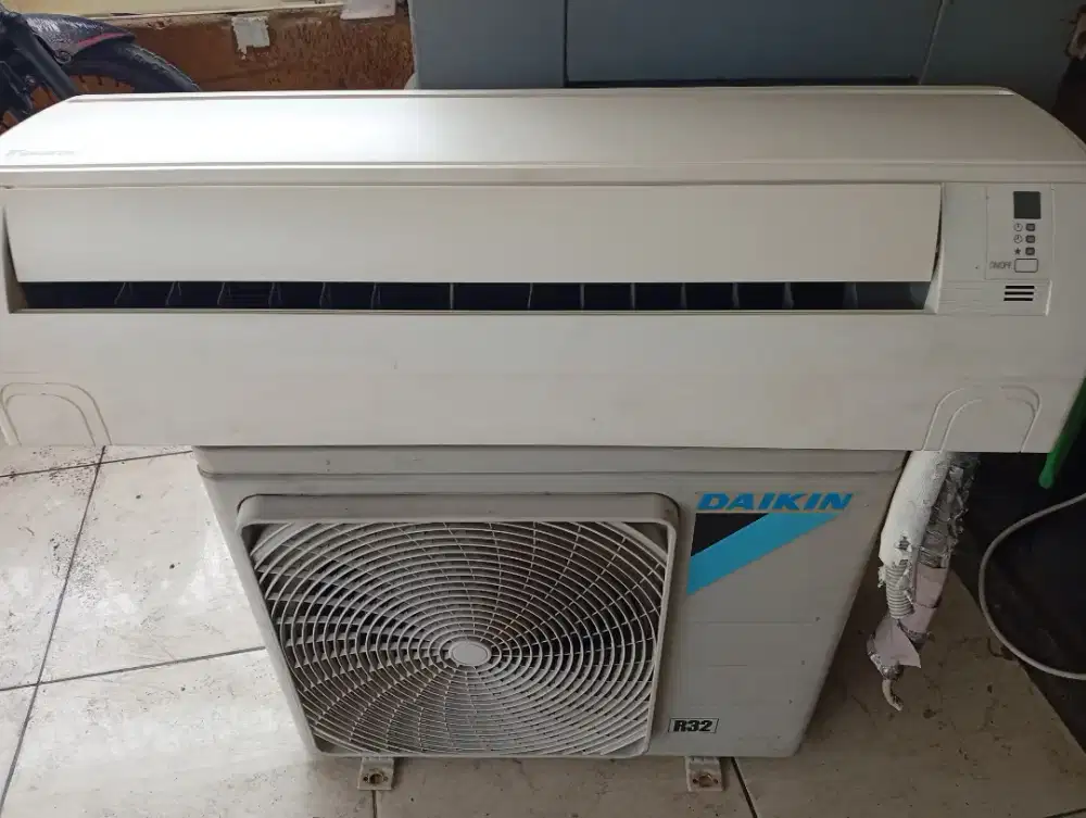 Ac daikin 1/2 pk like new