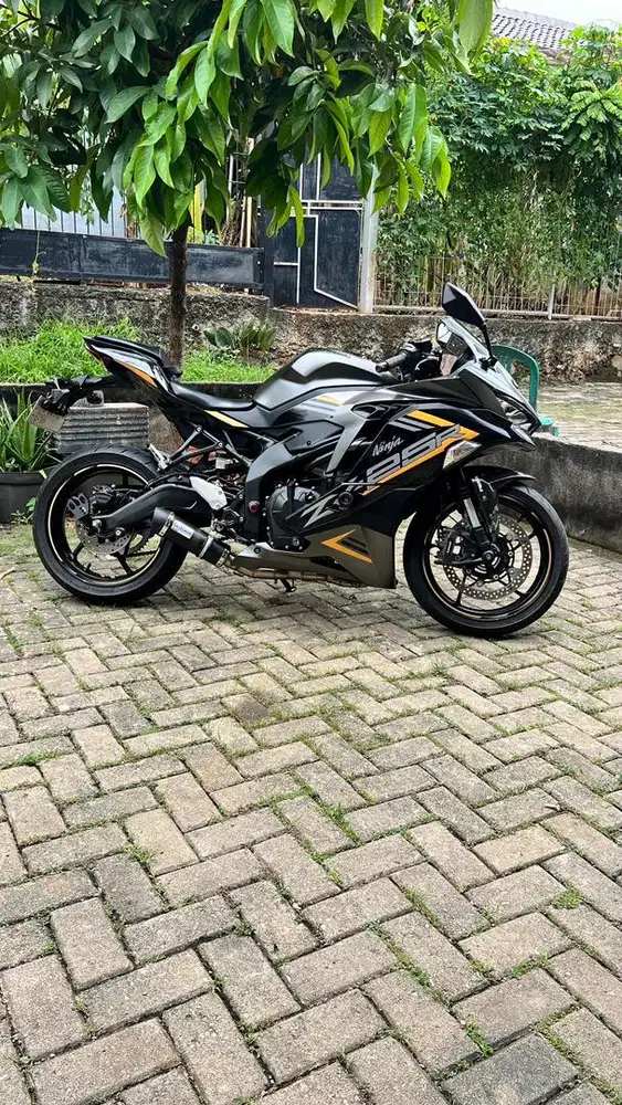 ZX25R ZX25 R ABS QUICK SHIFTER warna grey! Istimewa like new!
