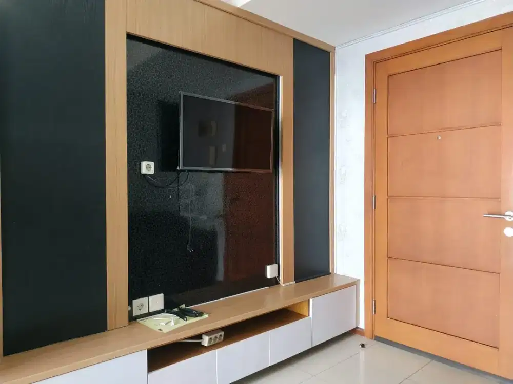 Disewa 2BR Furnish Bagus Murah, Lantai Rendah di Apartemen Royal Mediterania