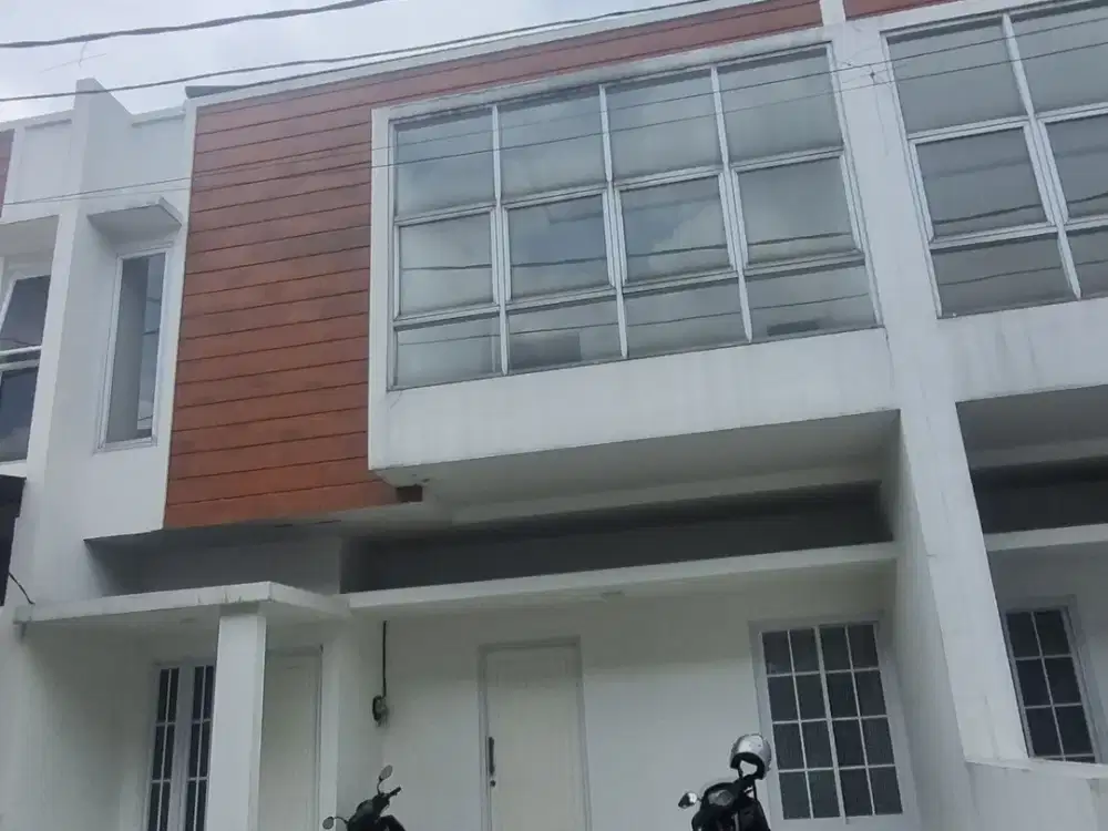 Rumah Strategis 2 Lt 14 Menit ke Cilandak Town Square Bisa KPR J-35553