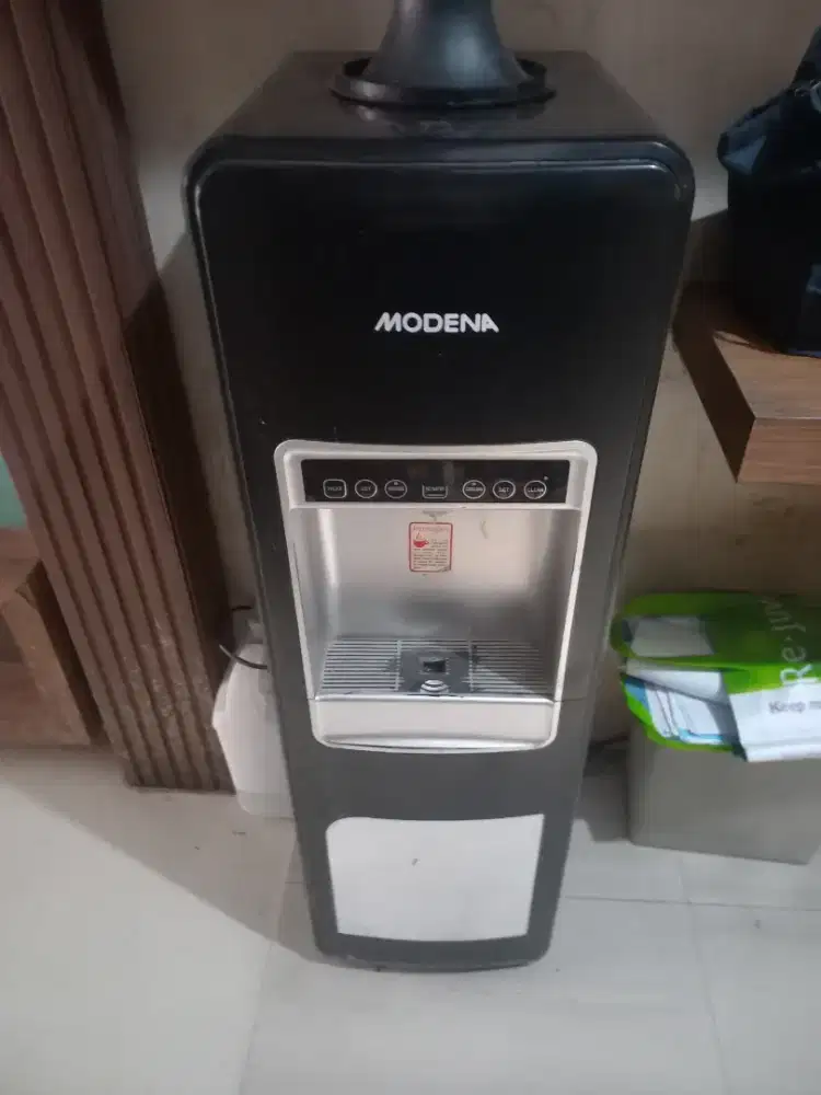 Dispenser Digital Merk Modena Air galon Di Bawah