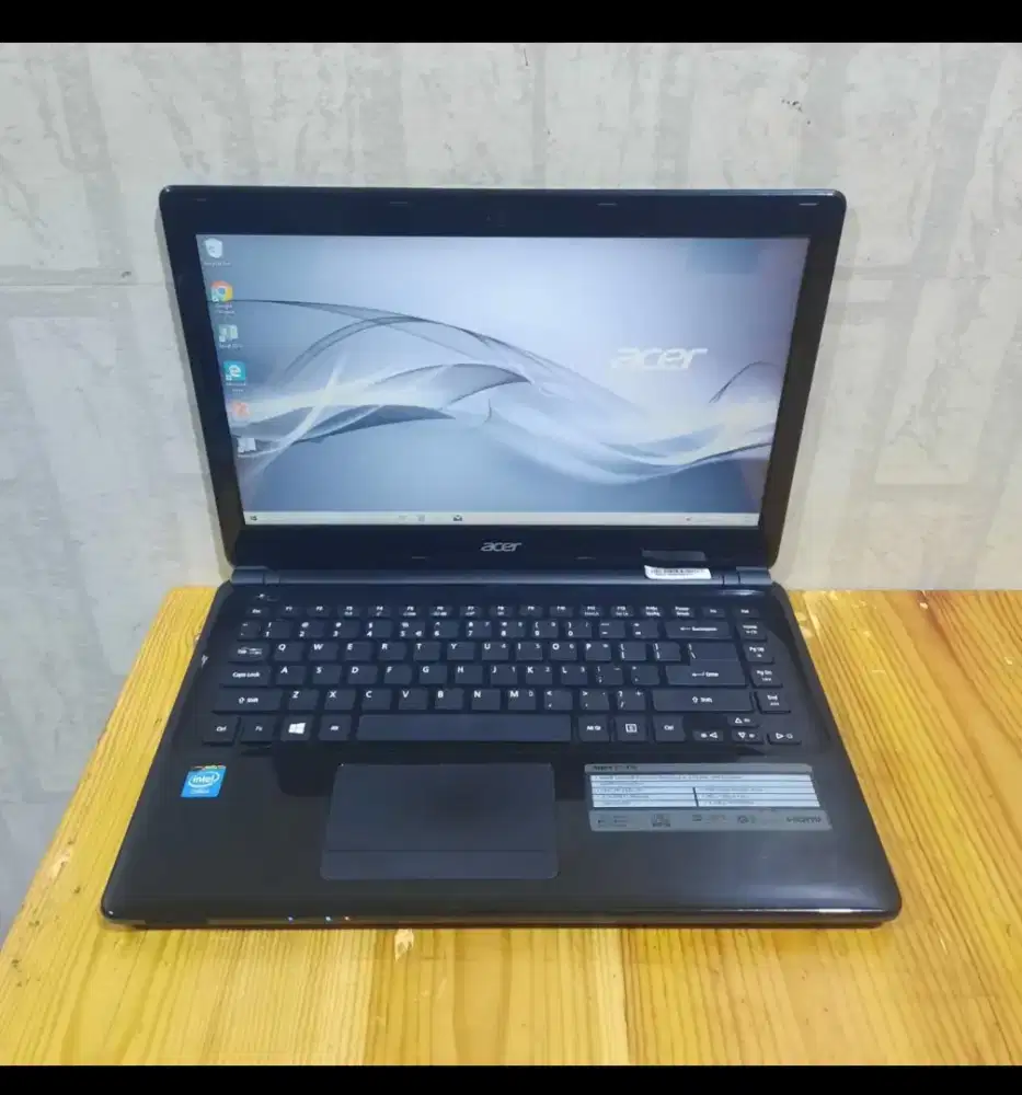 Laptop Acer Aspire E1-471 Ram 4GB Normalan Tinggal Pake Aja