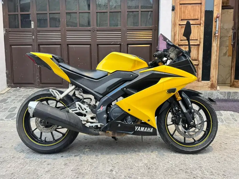 Yamaha R15 thun 2018 pajak panjang mesin halus joz siap jalan gan.