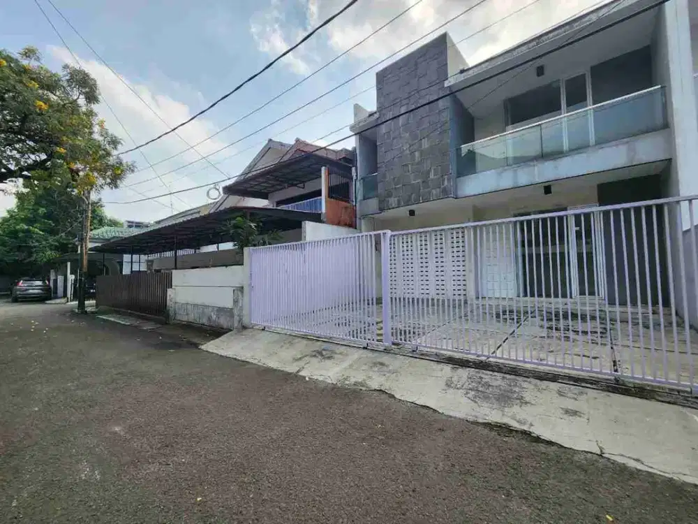 Rumah Siap Huni Akses 2 Mobil Lokasi Strategis di Tebet