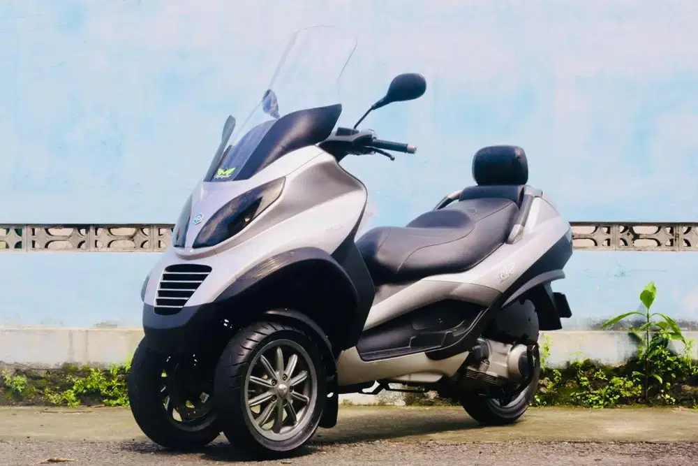 Piaggio vespa MP3ei 2008 Forza GT200 XmaX primavera