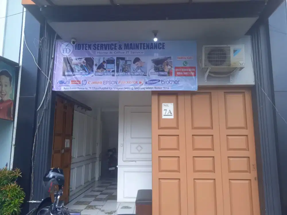 Teknisi printer dan komputer berpengalaman