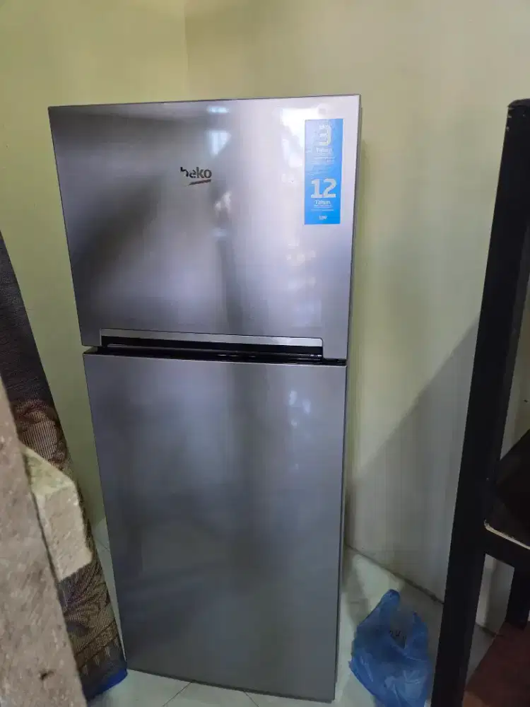 Di jual lemari es merk beko 2pinty