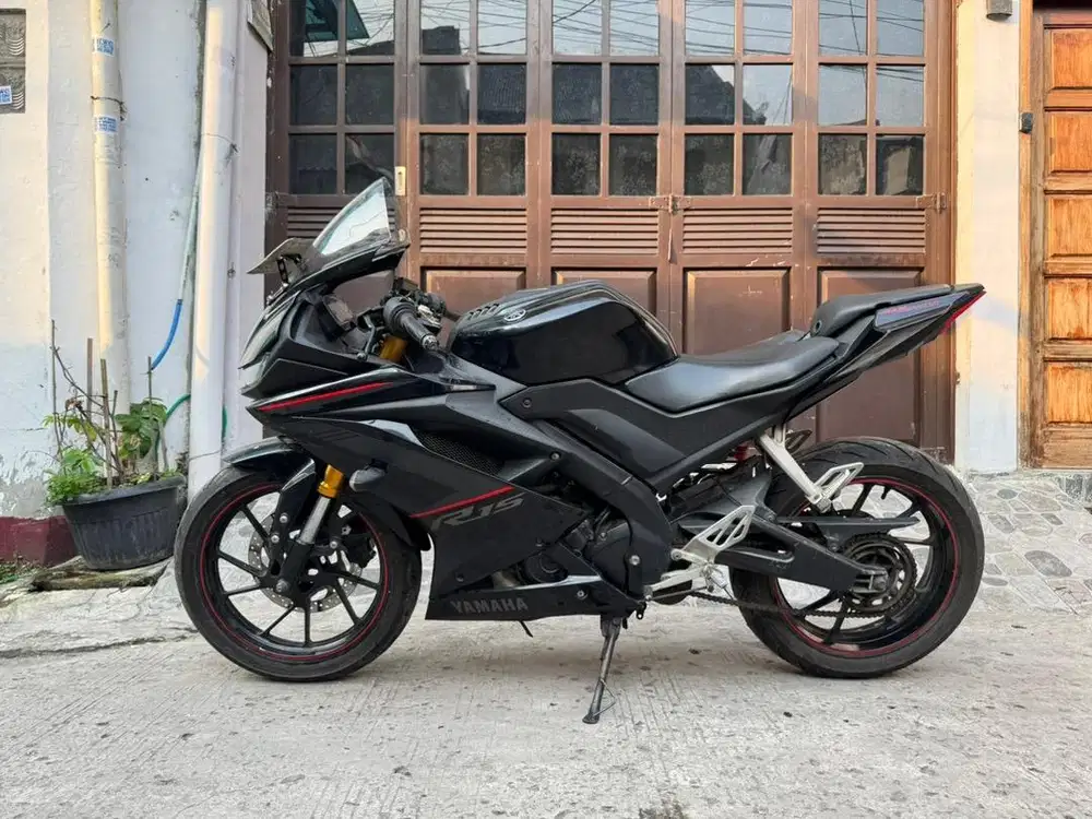 Yamaha R15 thun 2018 pajak panjang mesin halus jozz siap gas jalan.