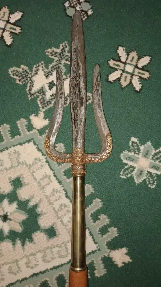 TOMBAK TRISULA KINATAH KULIT SEMANGKA