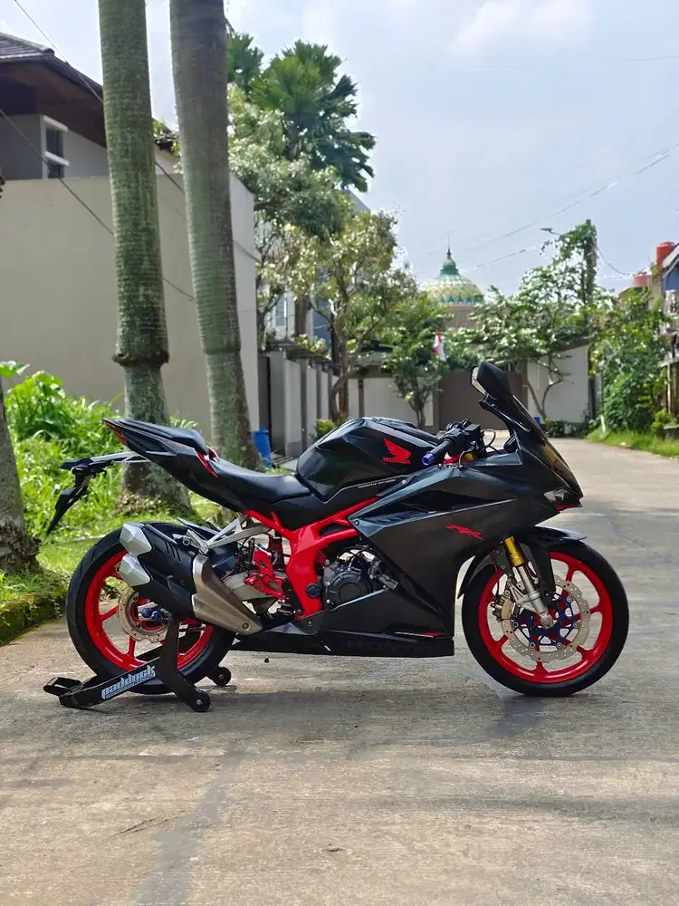 HONDA CBR 250RR NON ABS HITAM 2018 KM 8K PAJAK HIDUP LIKE NEW