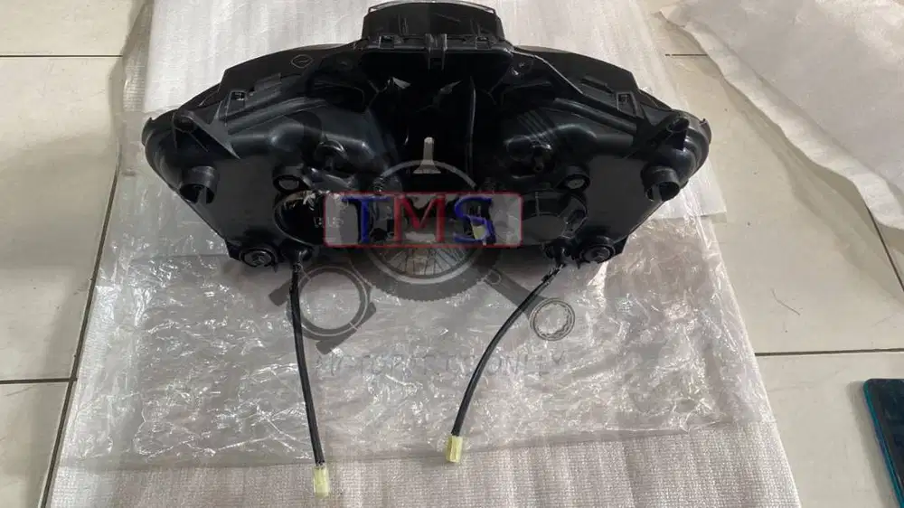 REFLEKTOR HEADLAMP LAMPU DEPAN YAMAHA R25 NEW ORIGINAL  1WD-H4300-00