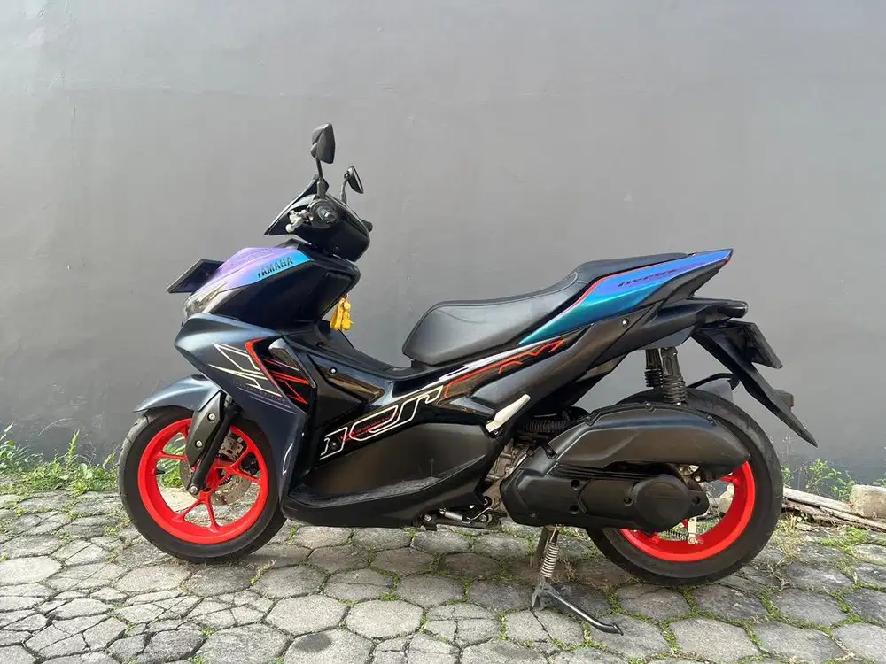 YAMAHA AEROX CYBER CITY 2024