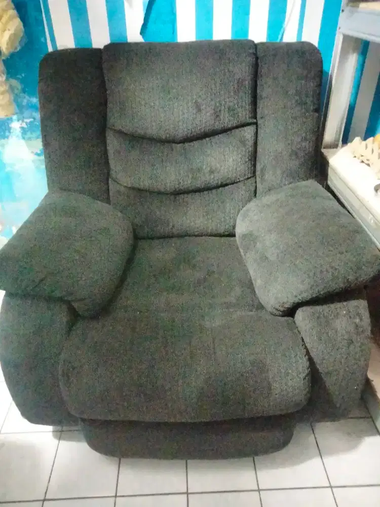 Sofa bed bekas rasa baru . Beli baru 4 bulan