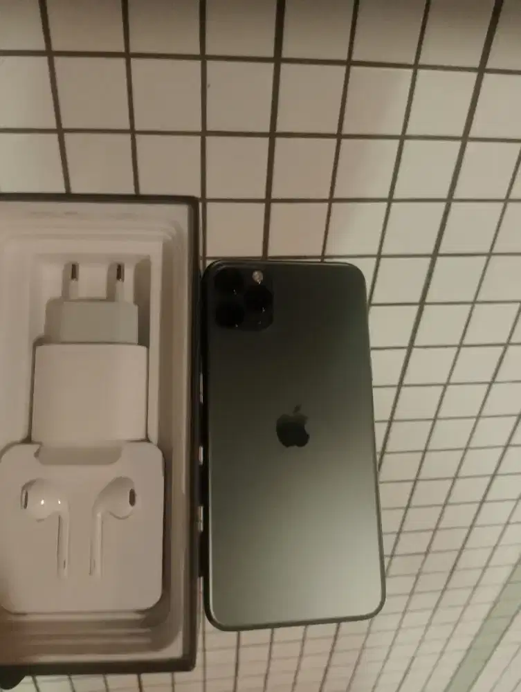 Iphone 11 pro max 256gb siap di gunakan 4G