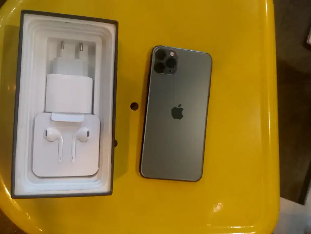 Iphone 11 pro max 256gb masih green baru