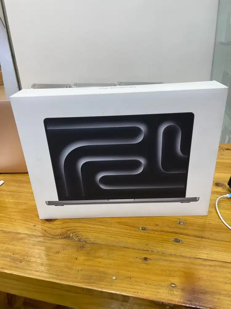 Macbook Pro 2024 14inch M3/16/1TB SSD New BNIB Apple Greenpel Original