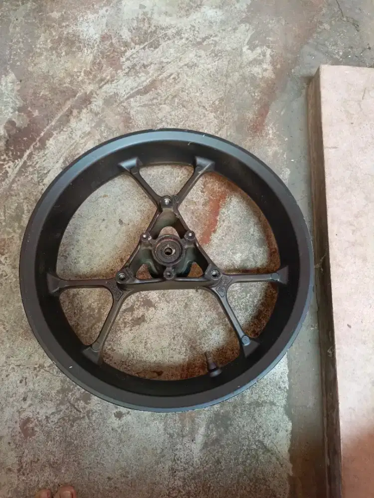 velg depan yamaha aerox 155