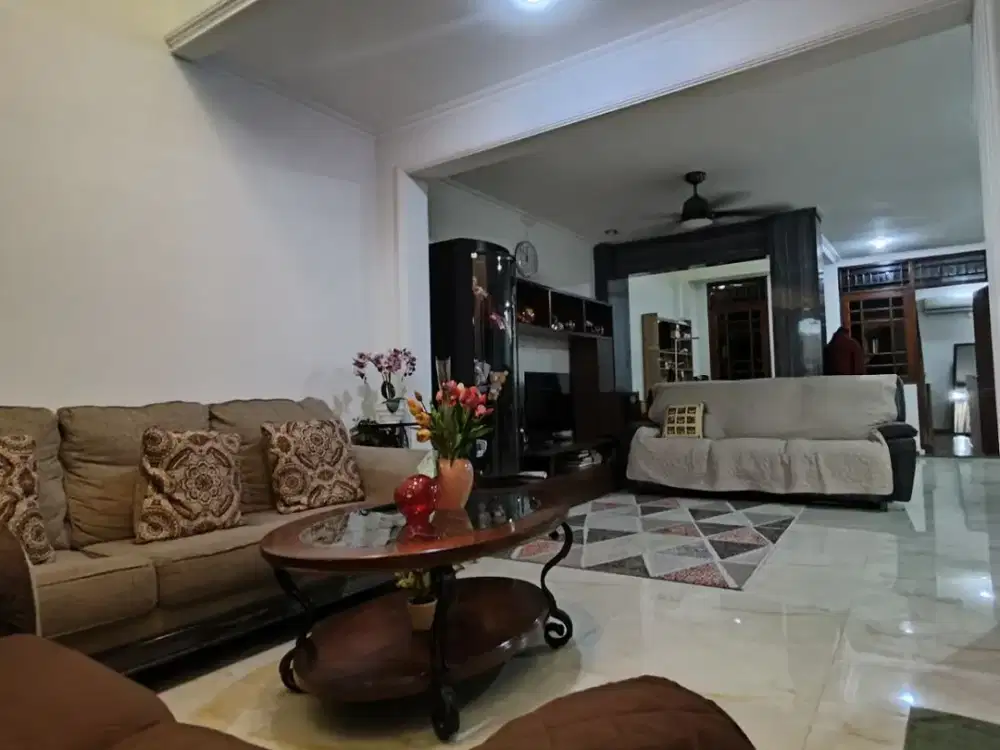 Rumah 2 Lantai Semi Furnished Bebas Banjir Di Kawasan Bendungan Hilir Jakarta Pusat