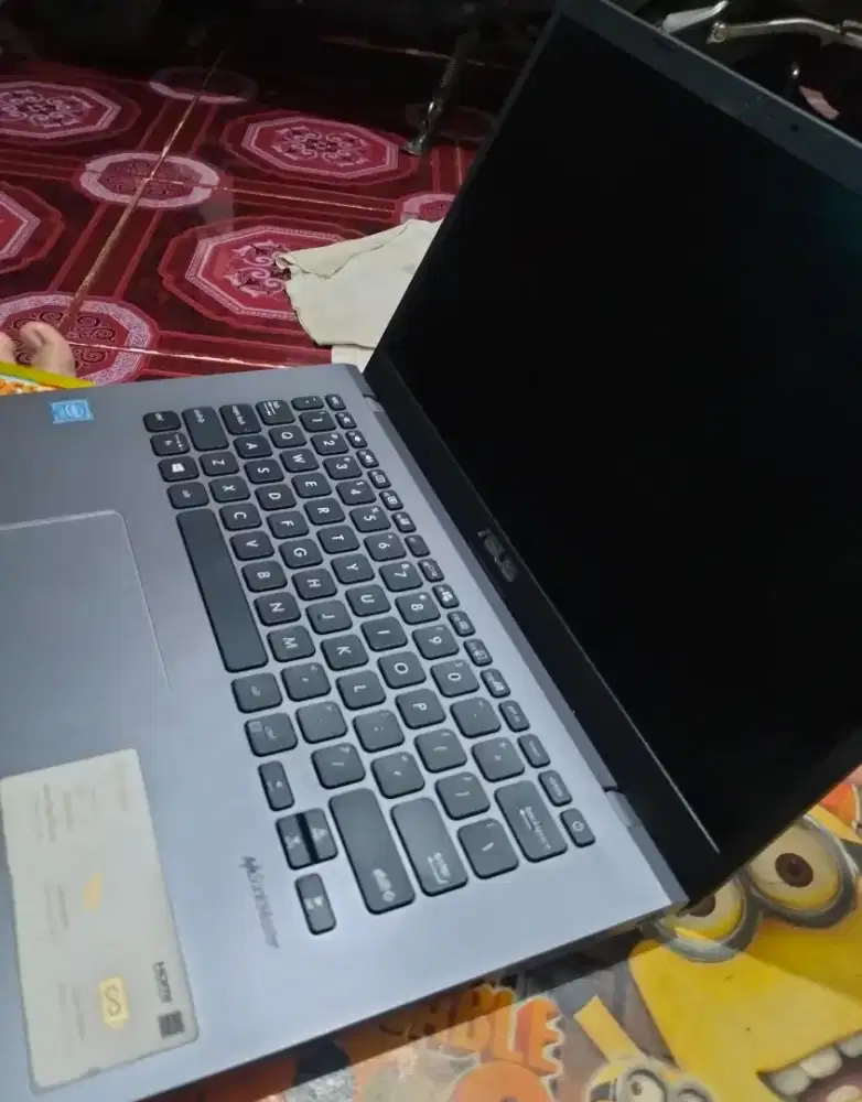 Di juak laptop azus