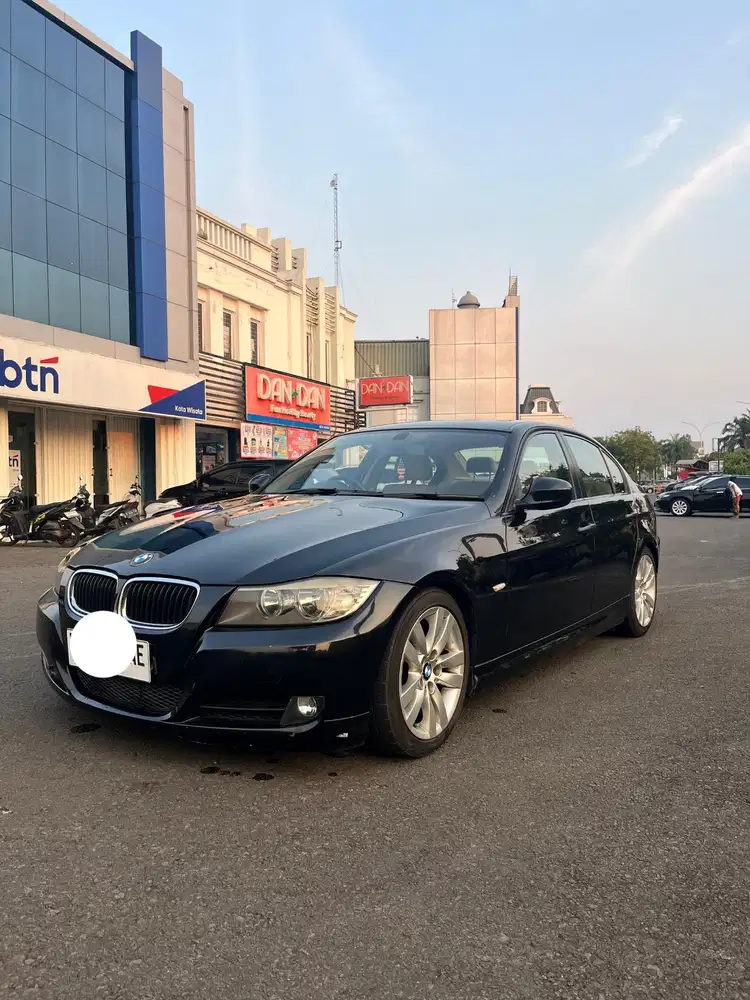 BMW 320i 2011 Bensin