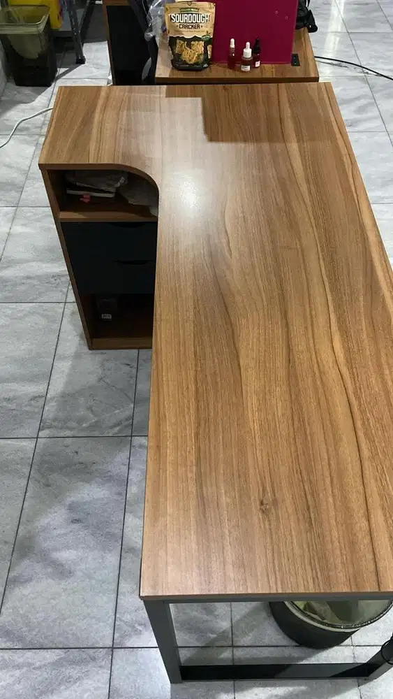 Meja kerja informa