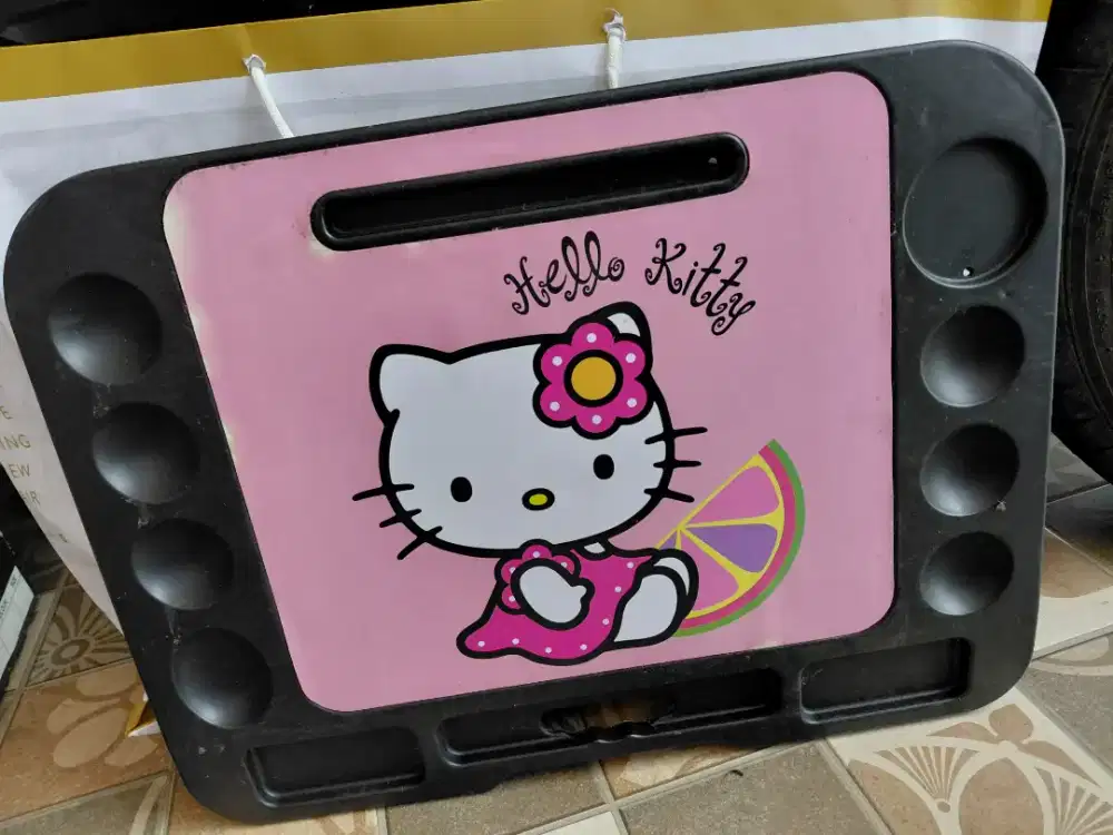 Jual meja belajar lipat (meja portable anak)masih bagus..masih lengkap