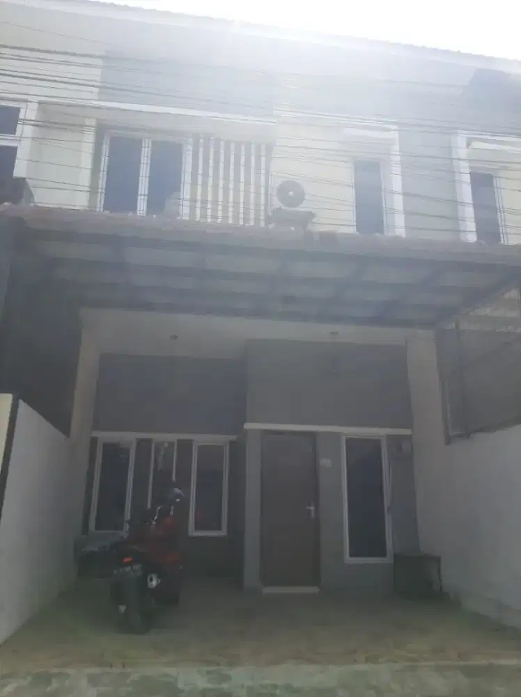 Dijual melalui lelang. 
Rumah minimalis modern. Dekat pusat kota.