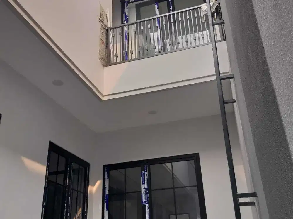Rumah American Style Fasilitas Lengkap Di Manyar Jaya Surabaya Timur