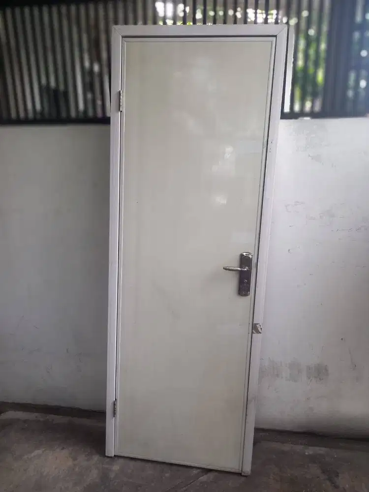 Kusen dan Pintu Kmr Mandi Polos Alumuniun, Produk Starmas