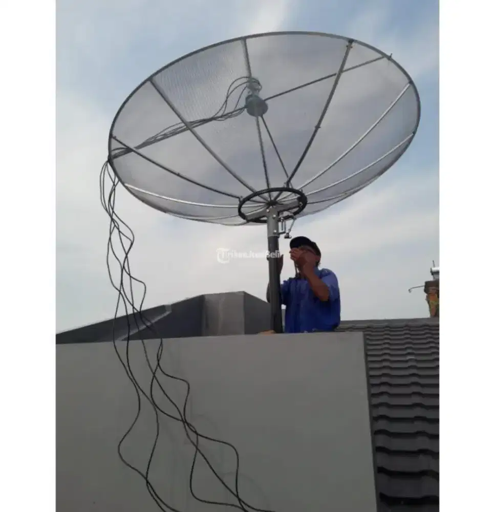 Antena parabola kondisi terpasang