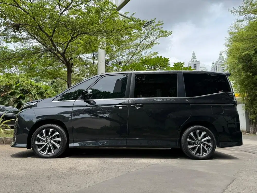 Toyota Voxy cvt 2023