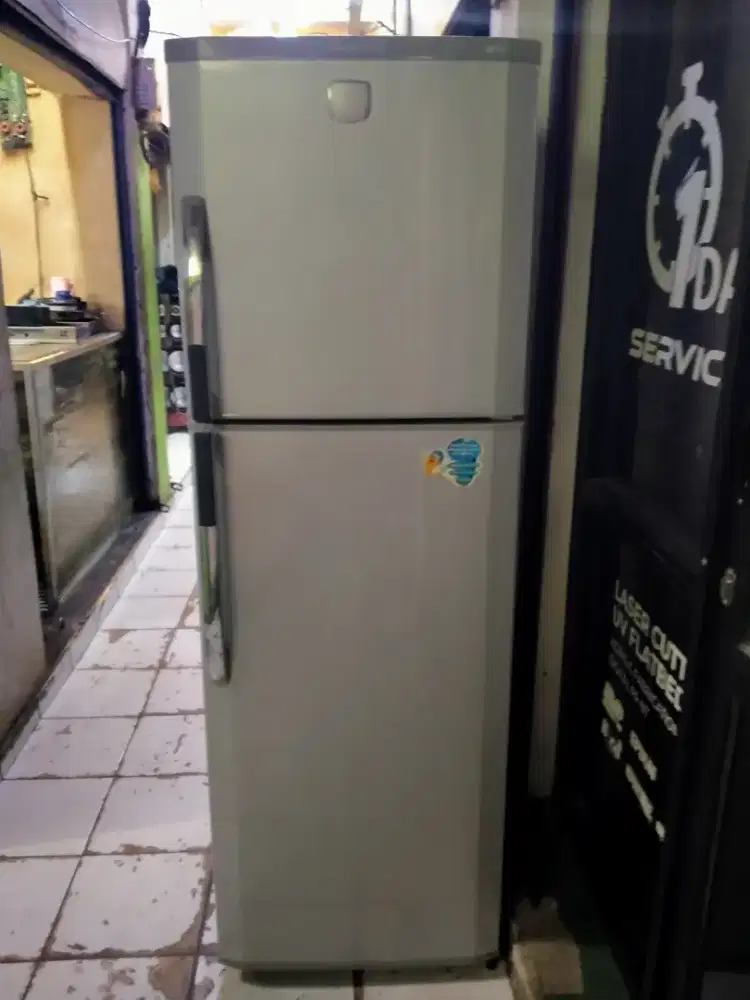 Kulkas LG dua pintu